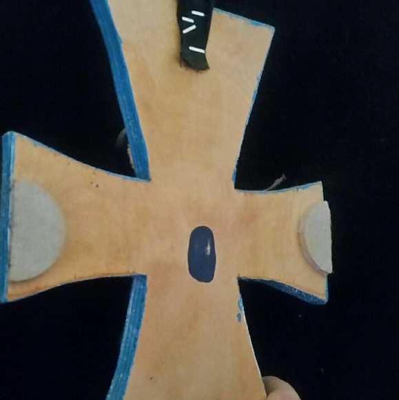 Cross decor - Picture 3 of 3